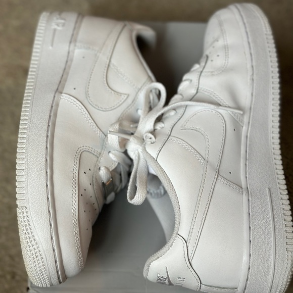 Authentic grade school white Air Force 1s. - Picture 2 of 4